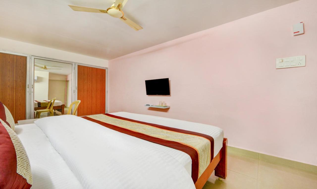 Pleasant Days Hotel Chennai Exteriör bild